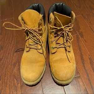 Women’s leather waterproof Timberland boots sz 8